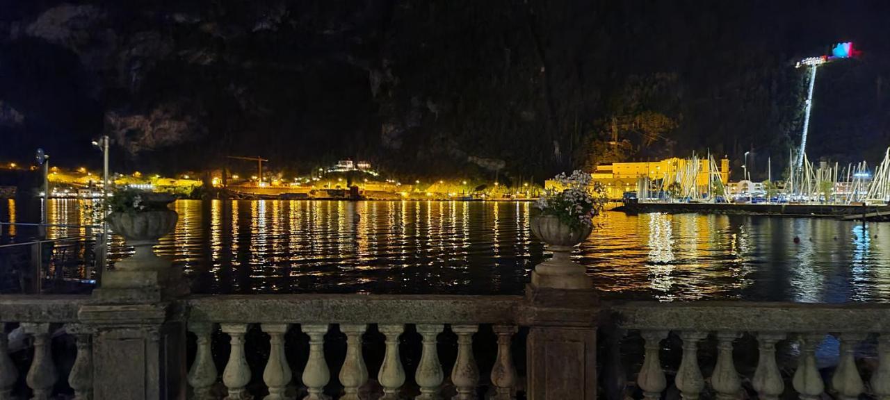 Infinite Blue Appartement Riva del Garda Buitenkant foto